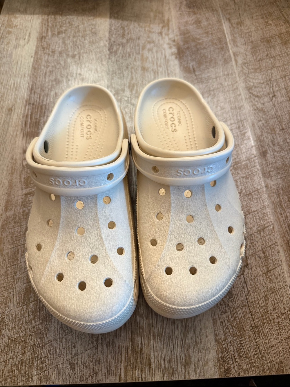 CROCS Women's Classic Clog in White